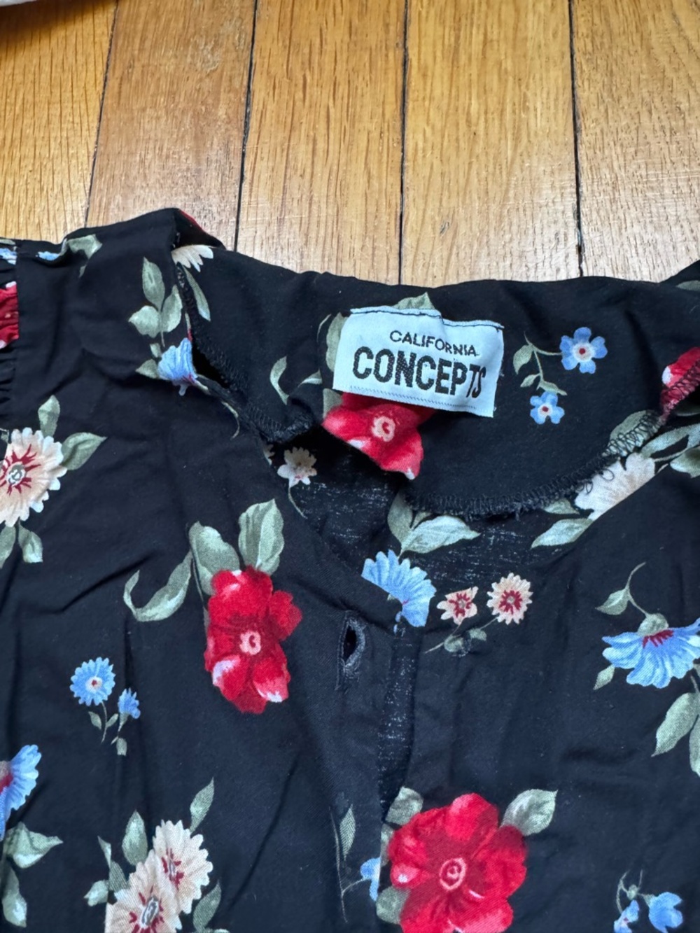 Vintage Floral Button-Front Midi Dress - Picture 7 of 7